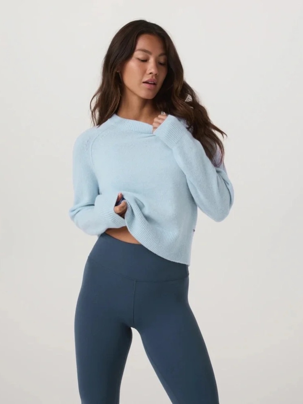 Vuori cashmere blue crew sweater medium NWOT